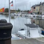 L'ecole Des Demoiselles オンフルール