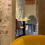 L'ecole Des Demoiselles オンフルール