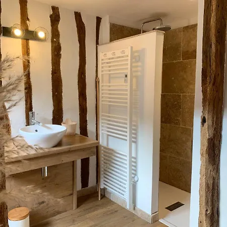L'ecole Des Demoiselles Bed and breakfast 4*