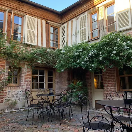 L'ecole Des Demoiselles
