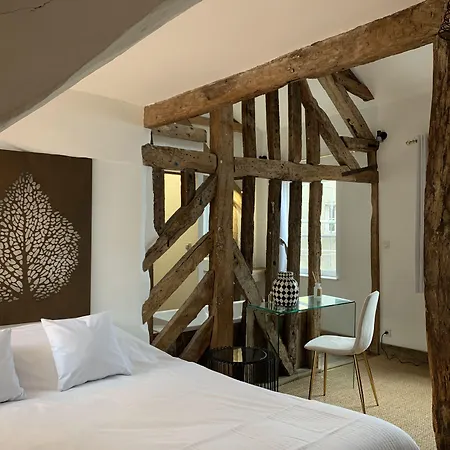 L'ecole Des Demoiselles Bed and breakfast 4*