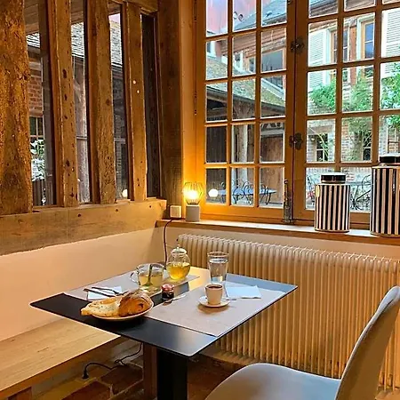 Bed and breakfast L'ecole Des Demoiselles 4*