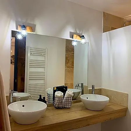 L'ecole Des Demoiselles Bed & Breakfast