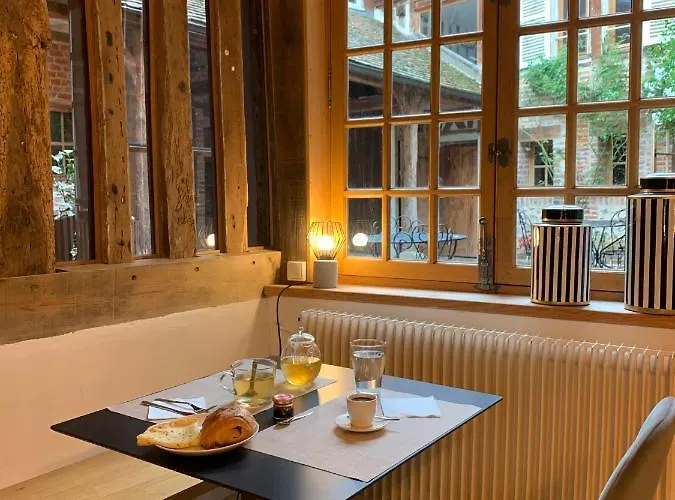 L'ecole Des Demoiselles Bed & Breakfast 3*